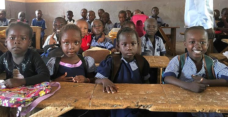 Billedet viser mørke børn fra børnehjemmet i Congo