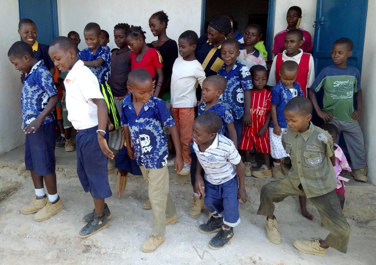 Billedet viser mørke børn fra børnehjemmet i Congo