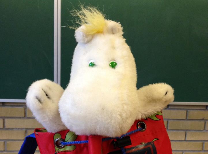 Billedet viser håndukken Mumi som bruges til legestue i Fredens Kirke